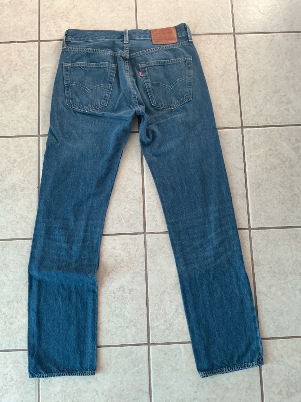 Levi’s premium lightweight 501 jeans 29” x 32” - Picture 2 of 7